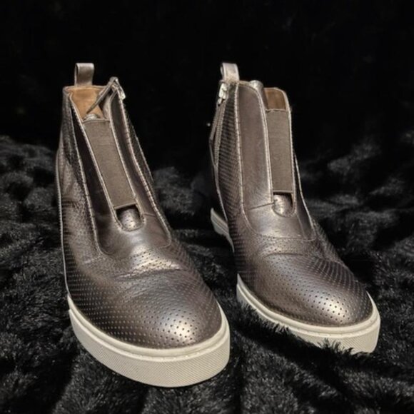 Linea Paolo Women’s Silver/Bronze Leather Boots Side Zip Wedge Heel Size 7M - Picture 1 of 9